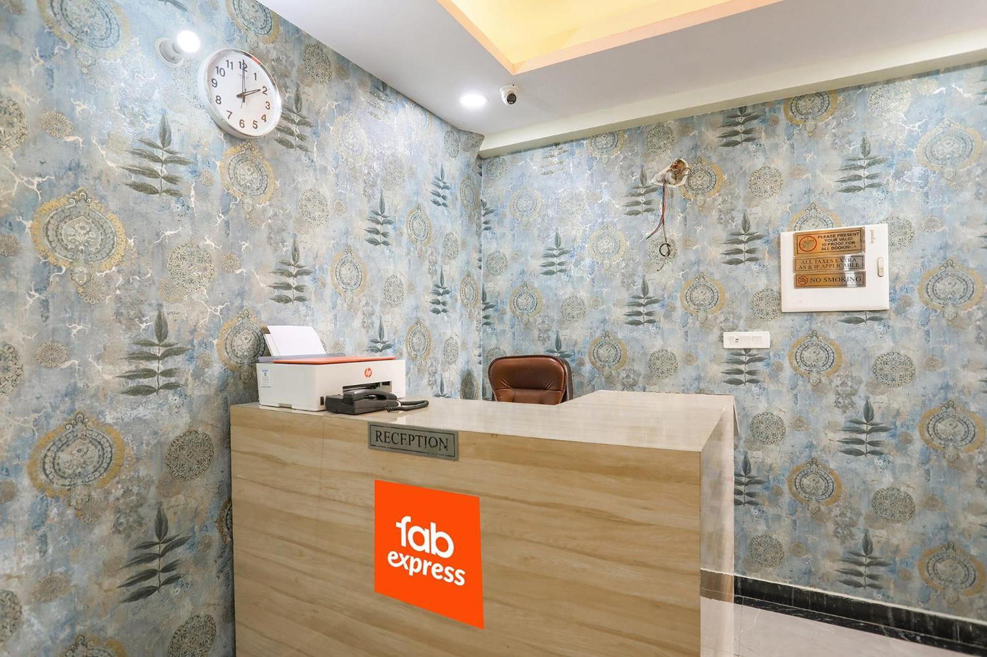 Chinhat Fabhotel Sm Palace מראה חיצוני תמונה